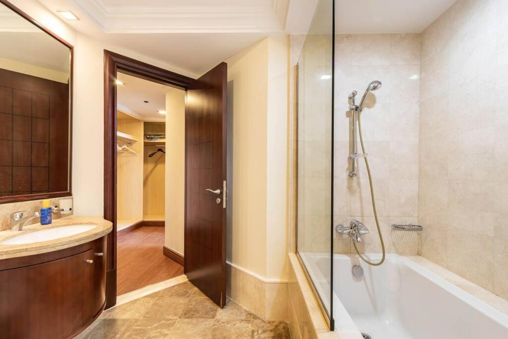 Luxury 1 Bedroom With A Private Beach Taj Granduer Residence At Palm Dubái Exterior foto